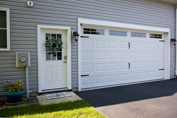 24/7 Emergency Garage Door Panel Replacement experts in Natalia, TX